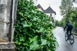 OcieplanadamskakoszulkarowerowaRogelliESSENTIALzdługimrękawem,czarna