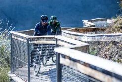 UltralekkakurtkarowerowaRogelliINFINITEbezocieplenia,niebiesko-czarna