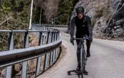 UltralekkakurtkarowerowaRogelliDISTANCEbezocieplenia,czarna