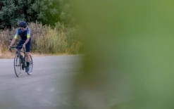 BardzolekkamęskakoszulkarowerowaRogelliDAWNzkrótkimirękawami,szaro-żółtaodblaskowy