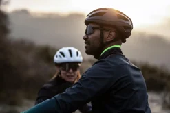 KaskrowerowyRogelliPUNCTAzbłyszczącąpowierzchnią,czarny