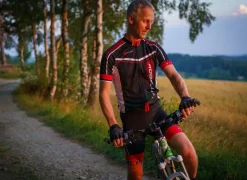 KoszulkakolarskaRogelliGARAMOSTROzkrótkimrękawem,czarno-czerwona