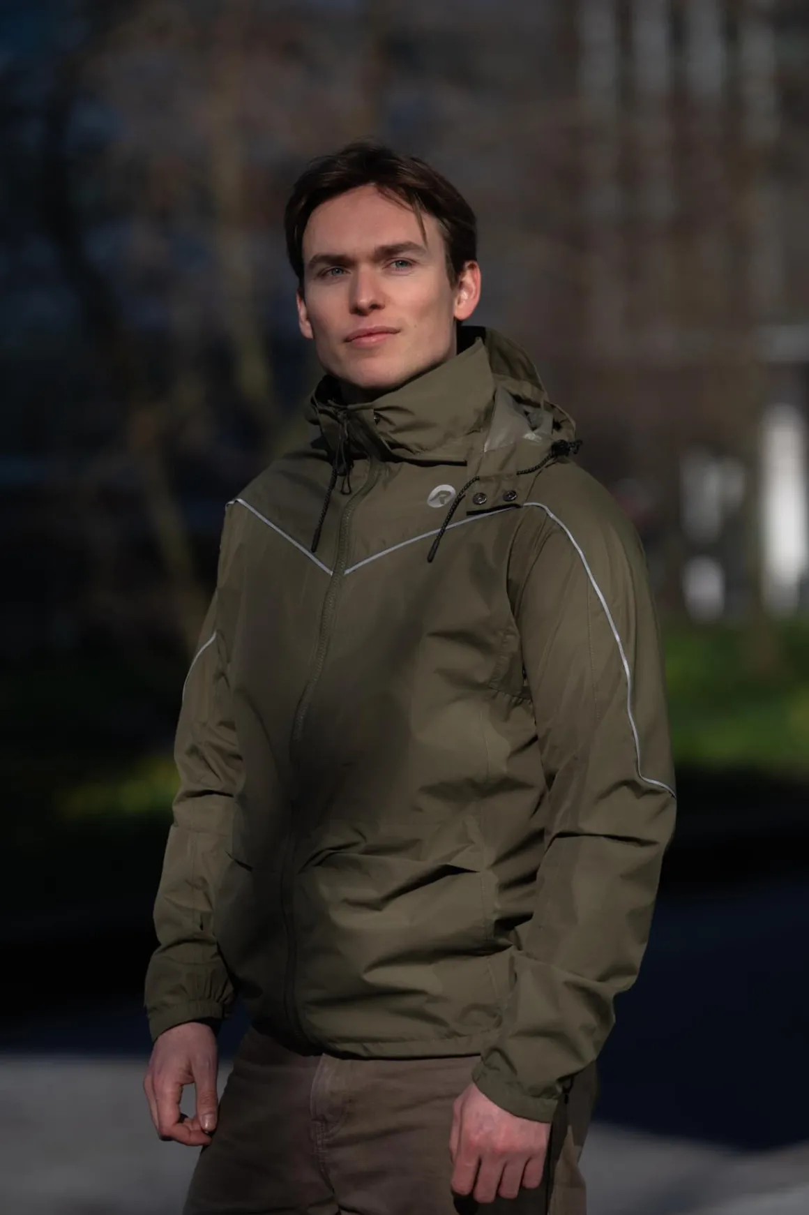 KurtkaprzeciwdeszczowaRogelliCOMMUTERESSENTIALzkapturemibocznymikieszeniami,khaki