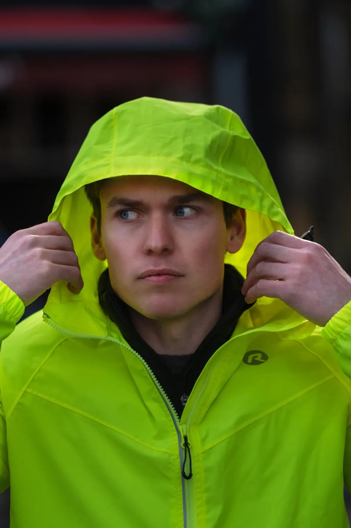 KurtkaprzeciwdeszczowaRogelliCOMMUTERCOREzkapturemibocznymikieszeniami,fluor