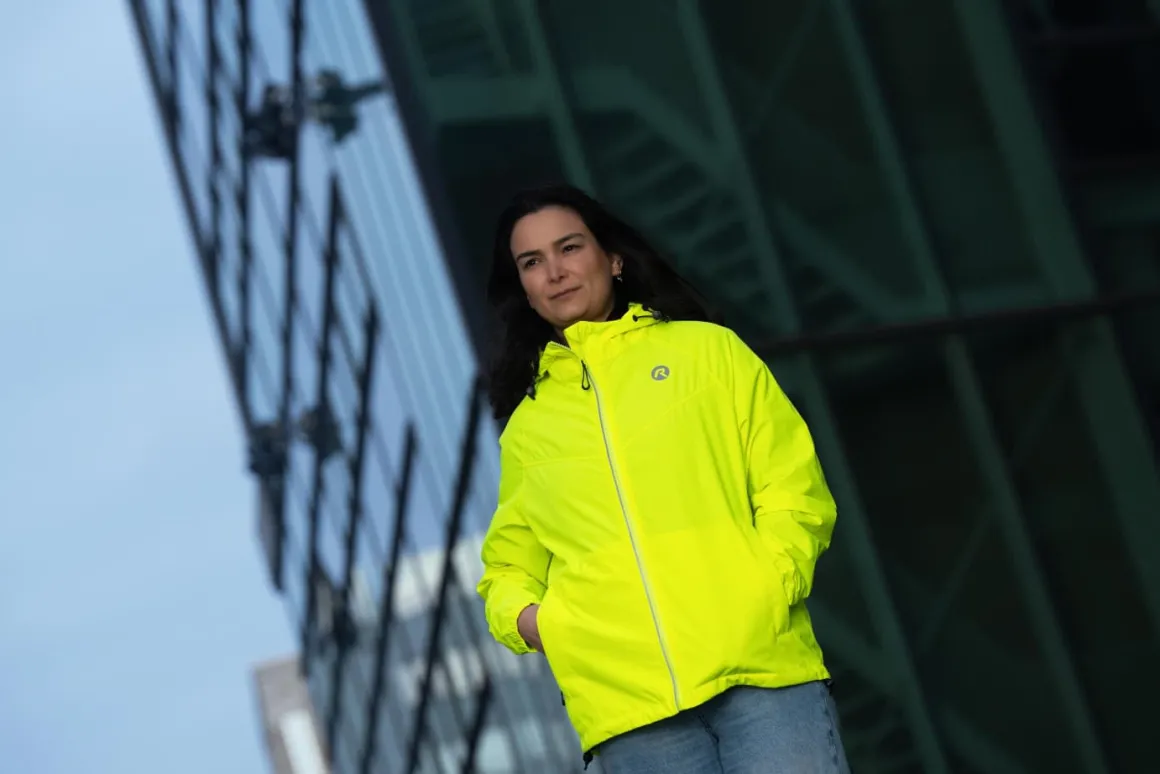 KurtkaprzeciwdeszczowaRogelliCOMMUTERCOREzkapturemibocznymikieszeniami,fluor