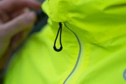 KurtkaprzeciwdeszczowaRogelliCOMMUTERCOREzkapturemibocznymikieszeniami,fluor