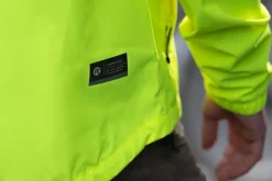 KurtkaprzeciwdeszczowaRogelliCOMMUTERCOREzkapturemibocznymikieszeniami,fluor