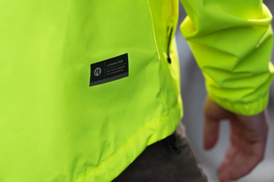 KurtkaprzeciwdeszczowaRogelliCOMMUTERCOREzkapturemibocznymikieszeniami,fluor