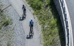 KurtkasoftshellzoddychjącympanelemnaplecachRogelliCORE,ciemnoniebieska