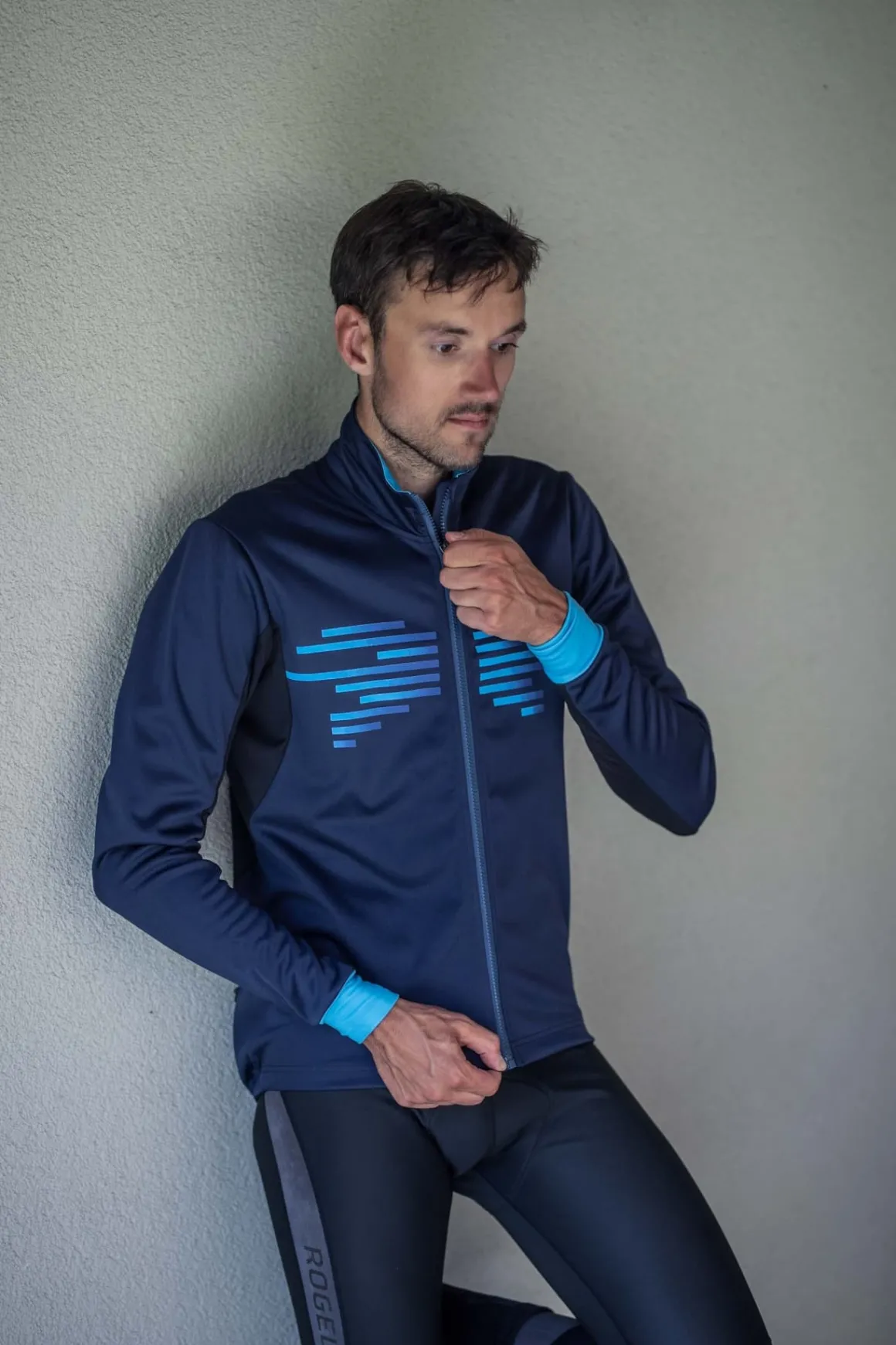 LekkakurtkasoftshellRogelliRADIUSzoddychającymipanelaminalekkązimę,ciemnoniebieska