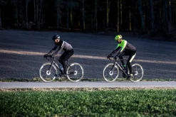 OcieplanakoszulkarowerowaRogelliCOURSEzdługimrękawem,czarno-szaro-biała