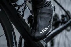 UltralekkieprzeciwdeszczoweochraniaczekolarskienabutyroweroweRogelliFIANDREXznieprzemakalnegomateriału,czarno-srebrne