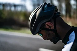 UltralekkikaskrowerowyRogelliCUORAzmatowąpowierzchnią,czarny
